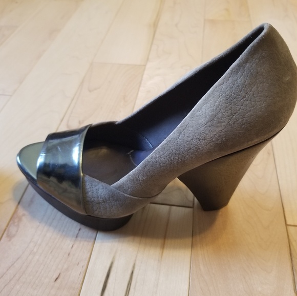 NWT BCBG Max Azria Nole gray metallic chunky heels - Picture 8 of 8